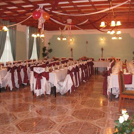 Mater Salvatoris House Hotel Godollo Ngoại thất bức ảnh