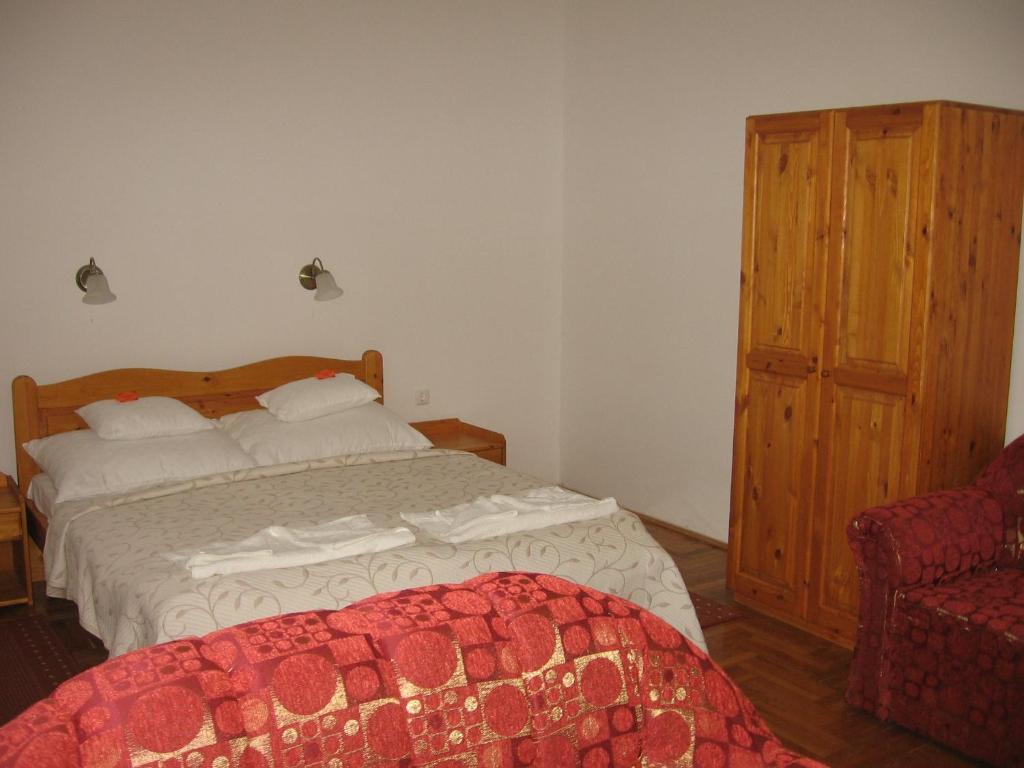 Mater Salvatoris House Hotel Godollo Phòng bức ảnh