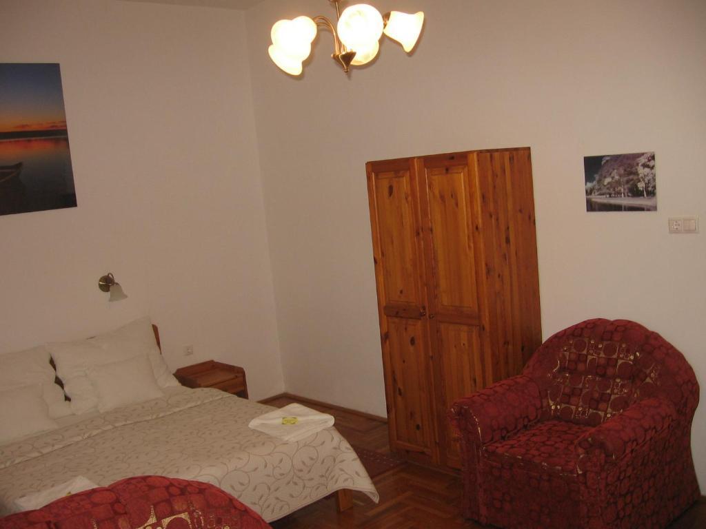 Mater Salvatoris House Hotel Godollo Phòng bức ảnh
