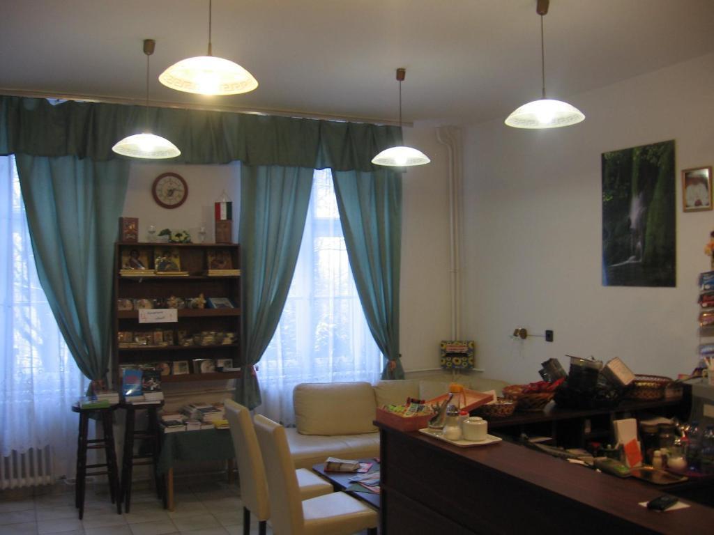 Mater Salvatoris House Hotel Godollo Ngoại thất bức ảnh