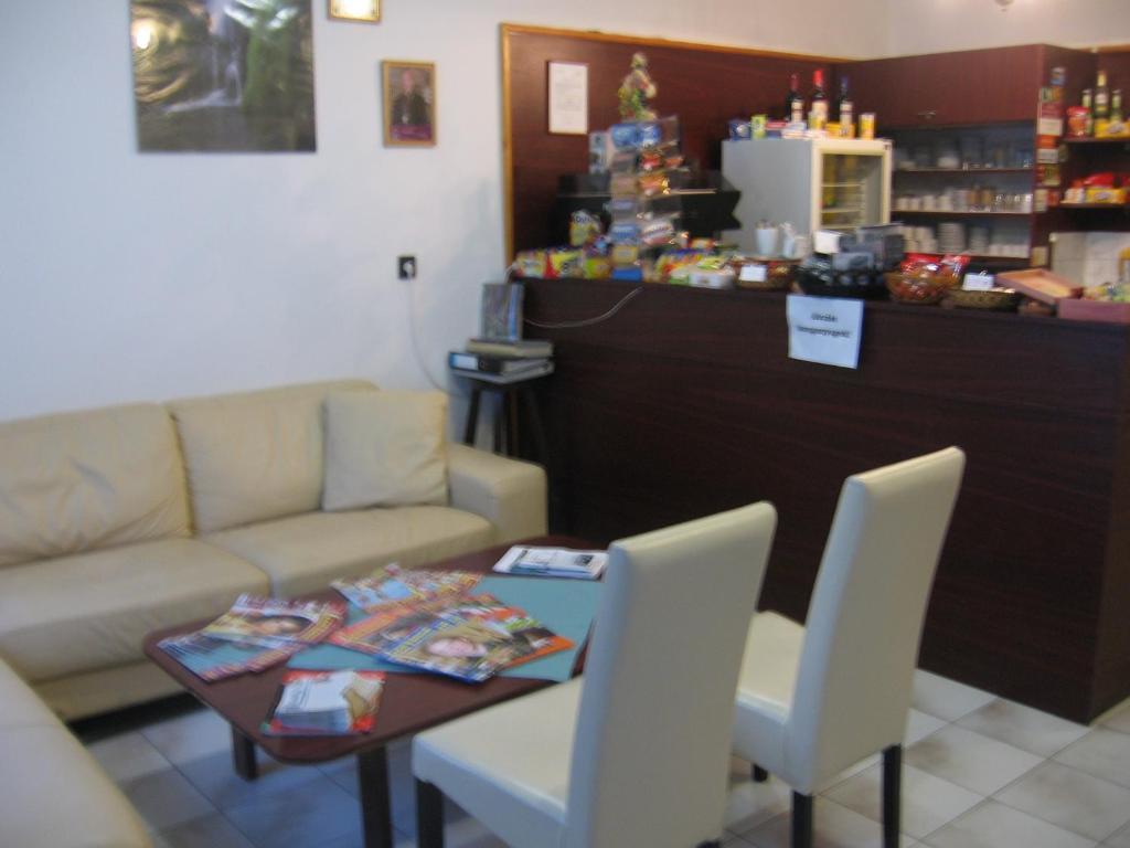 Mater Salvatoris House Hotel Godollo Ngoại thất bức ảnh