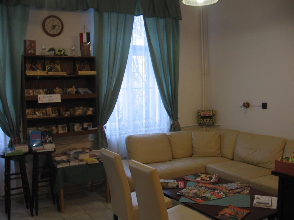 Mater Salvatoris House Hotel Godollo Ngoại thất bức ảnh